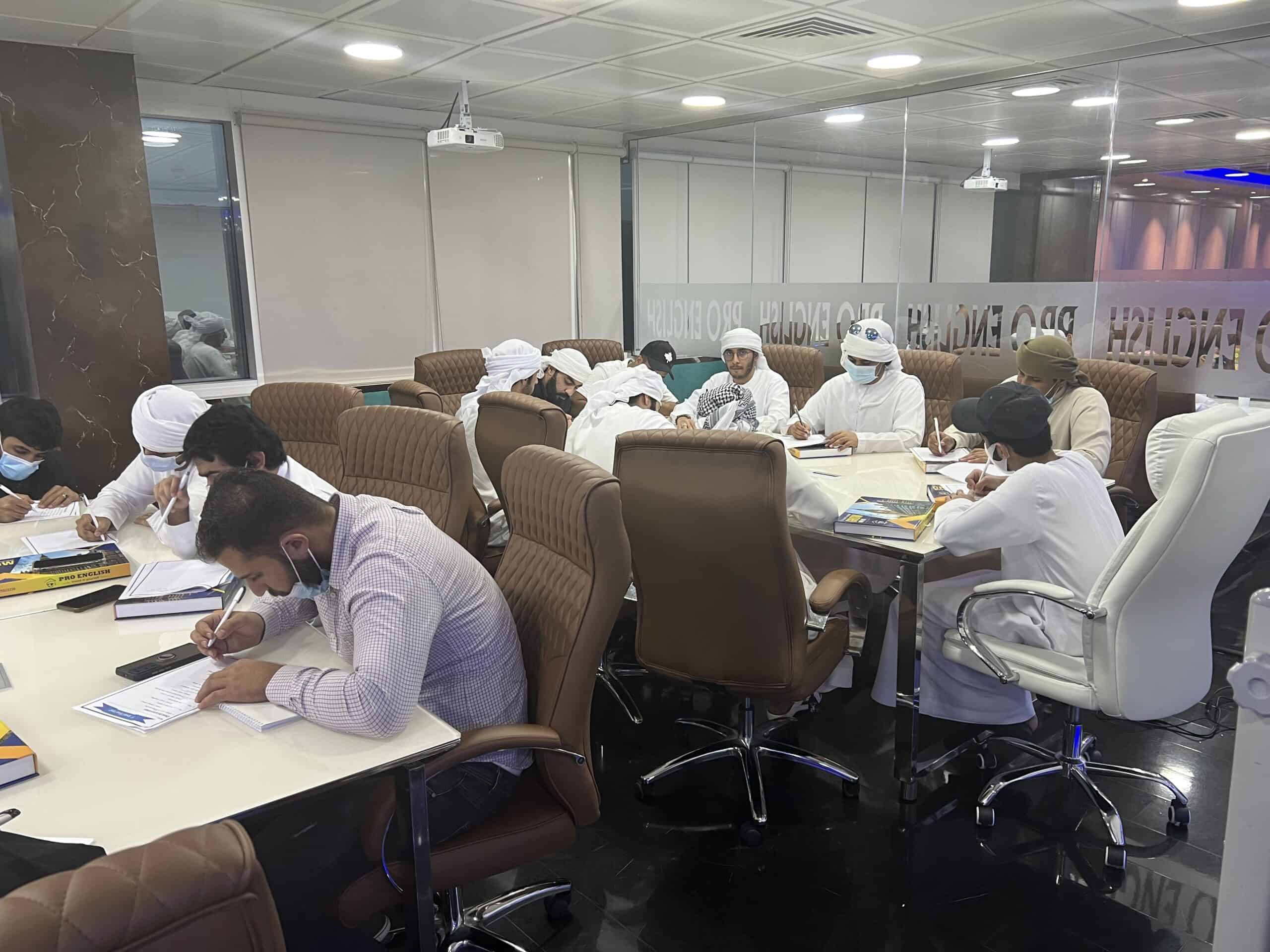 هل تعلّم اللغة الإنجليزية يفرق فعليًا في العمل؟